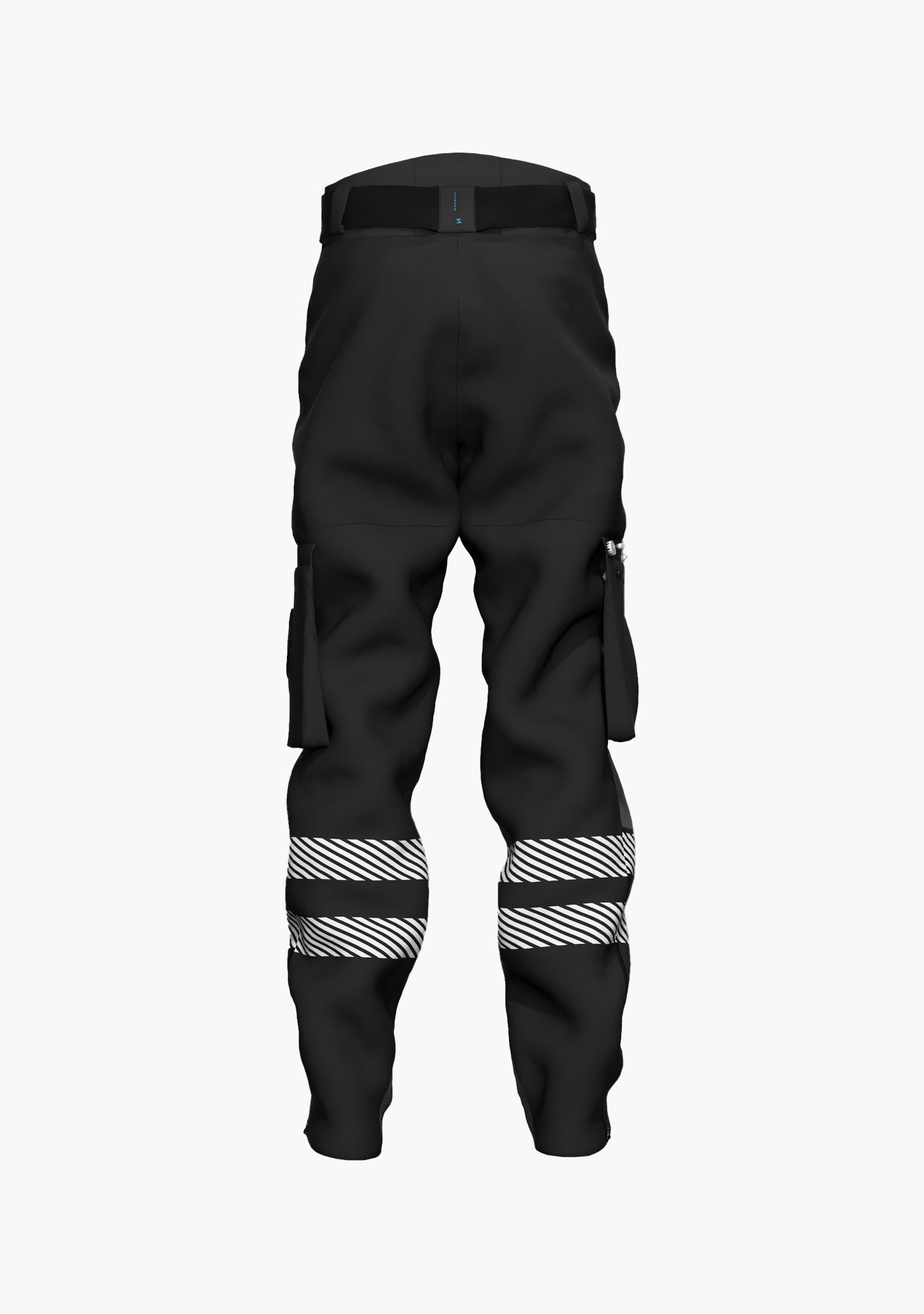 Hier ist eine schwarze Regenhose abgebildet, die wasser- und winddicht ist und ein Schuhhaken das Eindringen von Nässe abhält. Die Hose ist mit extralangem Bein für Industrioekletterer oder auch in regulärer Beinlänge erhältlich, die Click & Climb Taschen und die austauschbaren Kniepolstertaschen sind extra für die Seilzugangstechnik konzipiert. (Ansicht hinten)