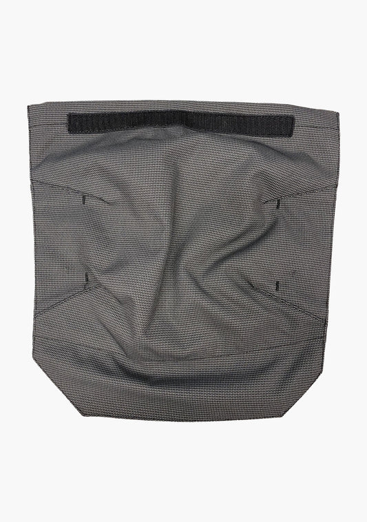 Hier ist eine Kniepolstertasche abgebildet, die abgenommen und ausgetauscht werden kann, damit man als Industriekletterer in der Seilzugangstechnik nicht ständig neue Workwear kaufen muss.