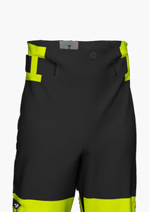 flache, mit Klettverschlüssen individuell anpassbare Bundlösung, hochgearbeitet Hier ist eine Funktionshose in neongelb und schwarz abgebildet, die für wärmere Arbeitstage im Klettergurt geeignet ist und sich mit ihren abnehmbaren Kniepolstertaschen, den Click & Climb Hosentaschen und den Reißverschlüssen am Beinende der Seilzugangstechnik perfekt anpasst. (Ansicht Hosenbund)